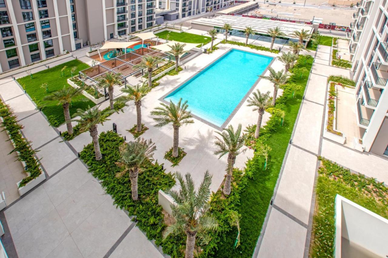 Luxury Family Retreat: Beach & Mall Access with Balcony Views Samaheej Exterior photo